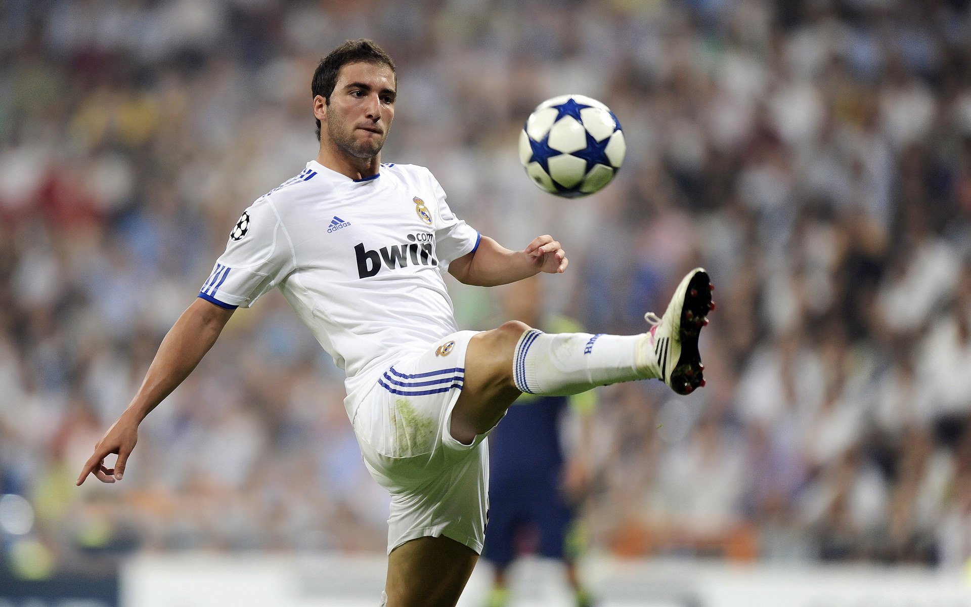 阿劳霍展现巨星价值，拉齐奥翻盘曼联，一场战术与意志的胜利